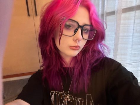 purple / pink hair, purple, pink, big glasses, pink hair, y2k Pink Hair Y2k, Pink Hair Glasses, Purple Pink Hair, Hair Y2k, Bright Pink Hair, Big Glasses, Y2k Hair, Girl With Pink Hair, Pink Y2k