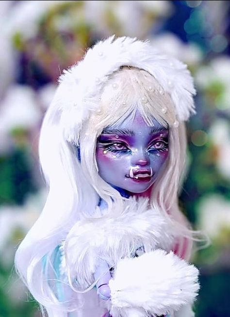 Monster High Abbey, Monster High Doll Repaint, Diy Dolls Making, Diy Monsters, Sakura Art, Custom Monster High Dolls, Monster High Custom, Fantasy Art Dolls, Monster High Repaint