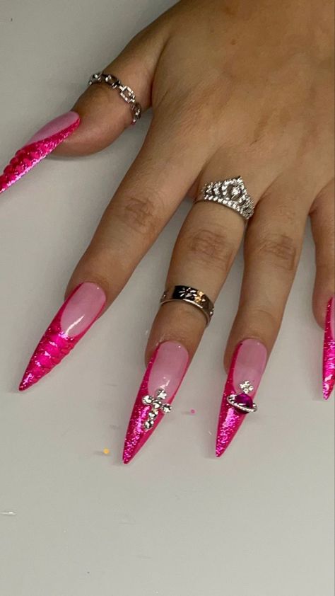 Fuchsia Pink Nails Acrylic, Chrome French Tip Nails Stiletto, Pink Stilleto Nail Designs, Hot Pink Nails With Rhinestones, Hot Pink Chrome Nails, Hot Pink Acrylic Nails, Stilleto Nails Designs, Pink Chrome Nails, Hot Pink Nails