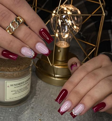 Maroon And White Nails Acrylic, Maroon And White Nails Design, White And Maroon Nails, White And Burgundy Nails, Burgundy And Silver Nail Designs, Nails To Match Burgundy Dress, Burgundy And White Nails, Burgundy Nails Acrylic Design, Burgundy Acrylic Nails Design