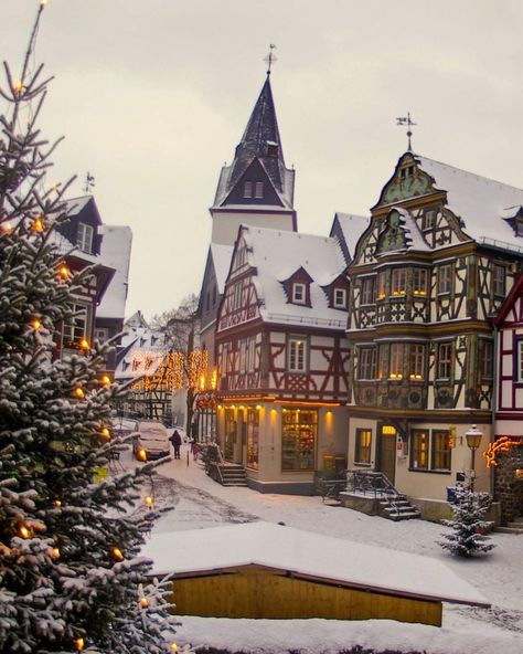 Germany In Winter, Time In Germany, German Village, German Heritage, Cities In Germany, Christmas Town, Medieval Town, Beautiful Villages, Winter Wonder