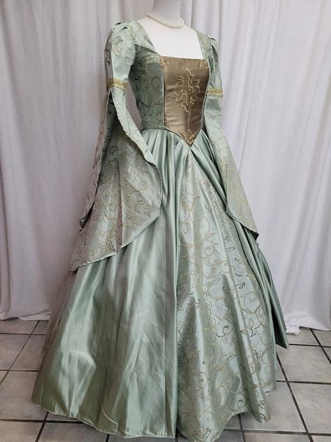 Princess Outfits Medieval, Medieval Gowns Royals, Medieval Dress Aesthetic, Ashlyn Ella, Green Medieval Dress, Game Of Thrones Dresses, Middle Ages Dress, Elvish Dress, Midevil Dress