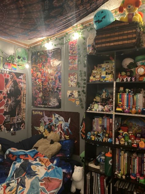 Plushies Room Aesthetic, Scenecore Room, Cluttercore Room, Weird Core Room, Alt Rooms, 2010 Room, Alt Room Ideas, Weirdcore Room, 1930s Living Room Ideas