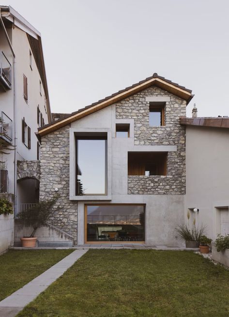 Stable Conversion, Small Courtyards, Exposed Concrete, Concrete Projects, Concrete House, Architecture Student, House Museum, Architecture Exterior, Stone House