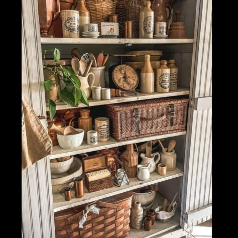 So simple but so many pieces are used to decorate this bookshelf! #farmhousedecor #farmhouseliving #militarywife #italy Cottage Console Table Decor, Vintage Booth Display, Antique Booth Displays, Cottagecore Kitchen, Antique Booth Ideas, Vintage Vignettes, Vintage Booth, Hutch Decor, Market Booth