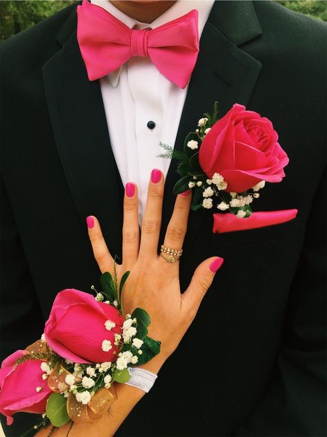 Pink Dress Corsage, Corsage For Pink Dress, Boutinneres Prom, Pink Prom Flowers, Prom Couples Pink, Corsage Pink, Hot Pink Corsage, Hot Pink Prom Dress Corsage, Pink Corsage And Boutonniere