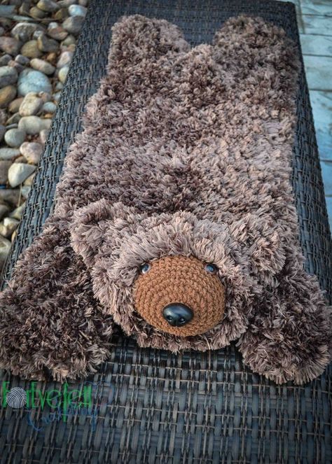 Faux Bear Skin Rug, Bear Skin Rug, Crochet Creatures, Photo Props Diy, Crochet Rugs, Baby Taylor, Crochet Eyes, Bear Rug, Confection Au Crochet