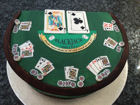 21st Birthday Blackjack Cake by  WWW.bradleybakes.com Blackjack Cake, Sugarpaste Flowers, Casino Cake, Cake With Chocolate Frosting, Casino Birthday, Vegas Theme, Booth Wedding, Vegas Party, Dirty 30