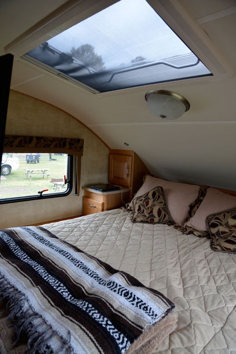 Camper Washer And Dryer, Bedroom Skylight, Rv Skylight, Slide In Truck Campers, Camper Repair, Travel Camper, Truck Campers, Buying An Rv, Van Conversions