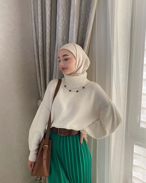 Hijab Hijabi Outfit, Turtleneck Outfit, Hijab Style Tutorial, Beautiful Words Of Love, Hijabi Outfits, Outfit Hijab, Hijab Tutorial, Hijab Outfit, Beautiful Words