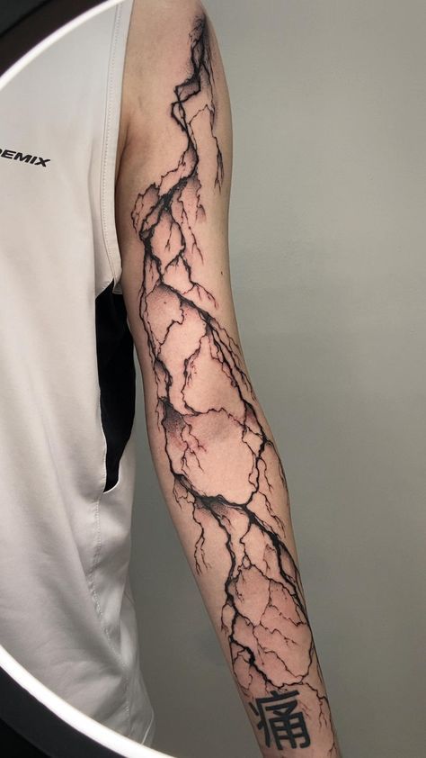 Power Line Back Tattoo, Lighting Strikes Tattoo, Lichtenberg Tattoo, Lightning Scar Drawing, Wrap Around Arm Tattoos For Men, Arm Sleeve Tattoos Men, Tattoo Ideas Male Leg, Leg Tattoo Drawings, Lightning Hand Tattoo