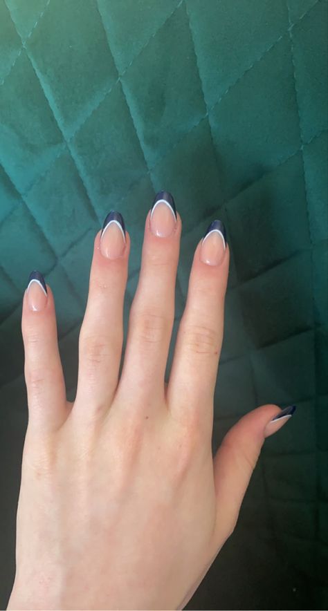 Navy And White Nail Designs, Nails With A Navy Blue Dress, Navy Nails Inspiration, Navy And Cream Nails, Navy Nail Ideas Acrylic, Nails For Black And Blue Dress, French Tip Nails Blue And Silver, Nails For Midnight Blue Dress, Hoco Nails Acrylic Navy Blue