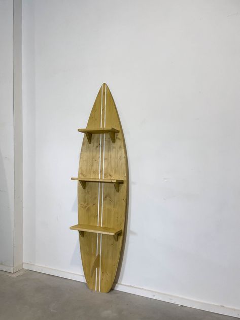 Wooden Surfboard with 3 attached shelves. Made of 18 mm durable pine wood. The board stand alone on the floor. Does not require wall mounting.  May be prepared in different colors. Feel free to contact for custom requests. Good Vibes Only Kids Surf Room, Surfboard Room Decor, Surf Room Aesthetic, Surf Room Ideas, Surfboard Room, Surfer Girl Room, Surfer Girl Bedroom, Decoration Surf, Rack Decor