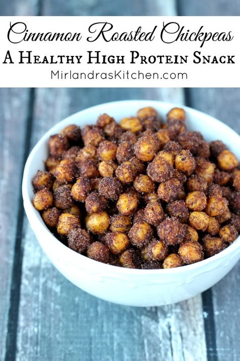 These sweet, crunchy chickpeas deliver in the snack department! Only four ingredients needed for this healthy, high protein, gluten free and vegan treat! High Protein Gluten Free, Chickpea Recipes Roasted, Healthy High Protein Snacks, Crunchy Chickpeas, Chickpea Recipes, Roasted Chickpeas, Food Blogs, Idee Pasto Sano, High Protein Snacks