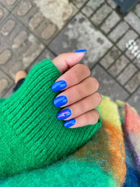 Easy Bright Nails, Lightning Bolt Nails Blue, Blue Nails With Lightning Bolt, Neon Blue Nail Designs, Lightening Bolt Nails Acrylic, Nail Art Lightning, Nails With Lighting Bolt, Blue On Blue Nails, Marathon Nails Design