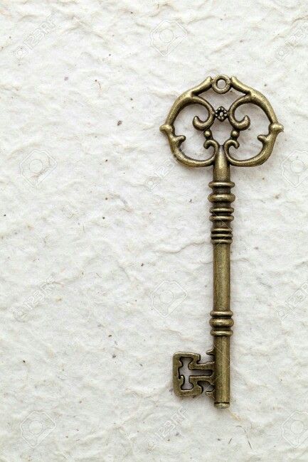 Antique Key Aesthetic, Vintage Key Illustration, Old Keys Aesthetic, Cool Keys, Vintage Key Tattoos, Aesthetic Keys, Keys Photography, Keys Aesthetic, Key Aesthetic