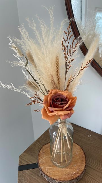 Boho Flowers Centerpieces, Fresh Flowers With Pampas, Dry Flower Arrangements Centerpieces, Dried Flowers Ideas For Wedding, Boho Outdoor Wedding Centerpieces, Small Pompous Grass Centerpieces, Wedding Centerpiece With Feathers, Fall Pampas Centerpiece, Dried Pampas Centerpiece Wedding