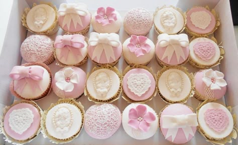 Bow Cupcakes, Girl Therapy, Pretty Dessert, Cute Baking, Pink Foods, Pink Cupcakes, Pretty Birthday Cakes, Think Food, Cute Desserts