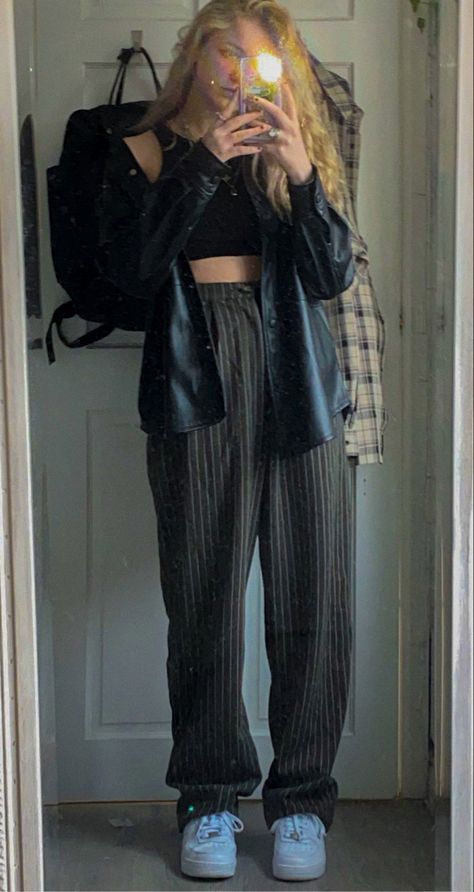 Vintage Alternative Aesthetic, Ropa Vintage Mujer Outfits 80, Indie 80s Outfits, Retro Indie Aesthetic Outfits, 80s Grunge Aesthetic Outfits, Grunge Wide Leg Relaxed Fit Pants, Edgy Wide-leg Pants For Alternative Fashion, Grunge Wide Leg Washed Pants, Whimsigoth Outfits With Pants