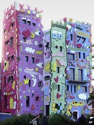 James Rizzi, US pop artist, dies aged 61 - BBC News Strange Buildings, James Rizzi, Unusual Architecture, Unusual Houses, 3d Collage, Unusual Buildings, Unusual Homes, Amazing Buildings, Unique Buildings