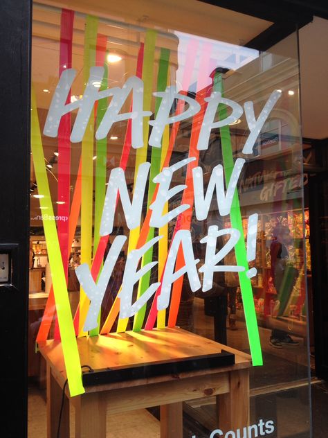 Happy New Year! the body shop sure know how to use a bit of colour to bring in the new year New Year Window Display Ideas, New Year Window Display, Showcase Store, Coffee Site, Gift Shop Displays, Cafe Idea, Window Display Retail, Studio Mini, Sweet Charity