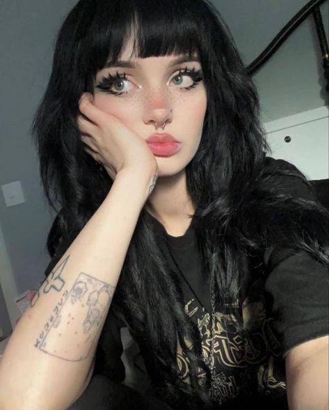 Alt Hair With Bangs, Goth Hairstyle, Alt Hair, Egirl Makeup, Goth Hair, Alt Makeup, Hair With Bangs, Goth Women, Hair Tattoos