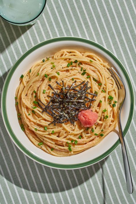 Mentaiko Pasta, Japanese Pasta, Tofu Cheesecake, Quick Pasta Sauce, Carrot Recipes Side Dishes, Japanese Noodle Dish, Bowl Meals, Types Of Sushi, Japanese Noodles