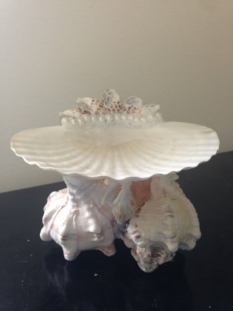 Seashell Jewelry Holder Diy, Seashell Holder, Mermaid Table Decorations, Jewelry Holder Diy, Seashells Decor, Ocean Decorations, Shell Gifts, Mermaid Table, Shell Craft Ideas