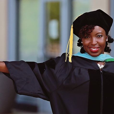 Cap and Gown Slay Loc Styles For Graduation, Styles For Graduation, Couple Senior Pictures, Tumblr Relationship, Graduation Cap And Gown, Top Knots, Graduation Picture Poses, Senior Pictures Boys, Girls Softball