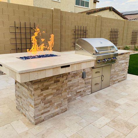 The Yard Stylist on Instagram: “Excited to share our recent installation in the new Cadence Community in East Mesa!  We kept with our signature clean lines and low…” Outside Grill Ideas Built Ins, Outside Grill Ideas, Kitchen Diy On A Budget, Bbq Wall, Outdoor Kitchen Diy, Modular Outdoor Kitchen, Bbq Rotisserie, Outside Grill, Arizona Backyard