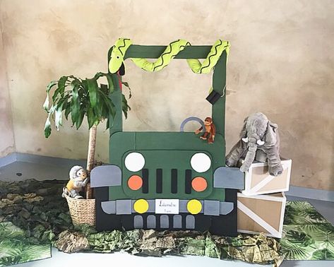 Safari Photo Booth, Decor Photobooth, Jungle Safari Birthday Party, Safari Birthday Party Decorations, Safari Party Decorations, Diy Jeep, Jungle Theme Birthday Party, Zoo Birthday Party, Jungle Thema