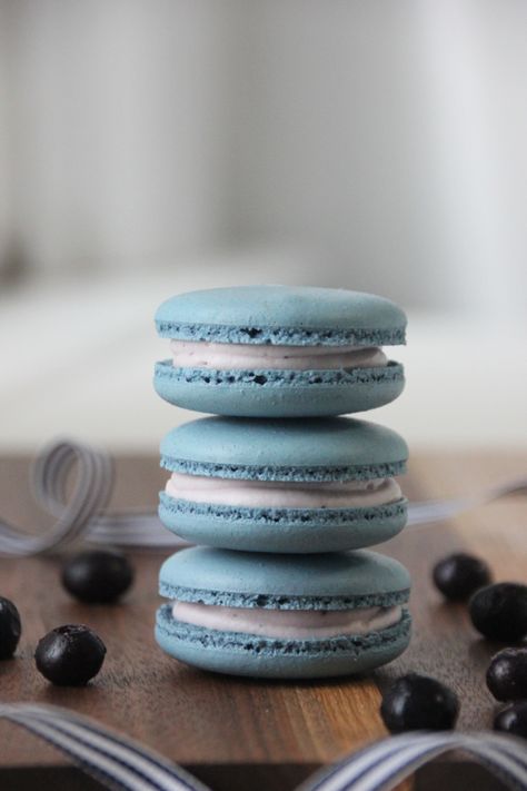 Macarons Flavors, Cheesecake Macarons, Blue Macarons, Le Macaron, Macaron Flavors, Blueberry Cheesecake, French Macarons, Cover Ideas, Cake Inspiration