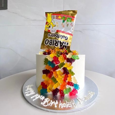 Haribo Birthday Cake, Gummy Bear Cakes, Anti Gravity Cake, Bear Cupcakes, Gravity Cake, Candy Cupcake, Bear Birthday Party, Baby Birthday Cakes, Candy Cake