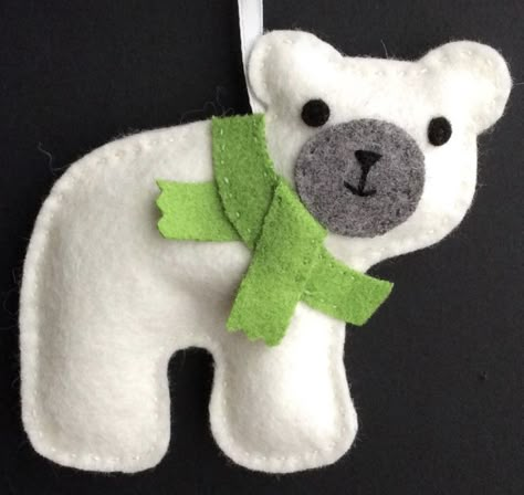 Polar Bear Felt Ornament, Bear Ornament Diy, Diy Bear Ornaments, Felt Bear Ornament, Cricut Felt Projects, Felt Animal Ornaments, Felt Tree Ornaments, Polar Bear Felt, Felt Stuffed Animals