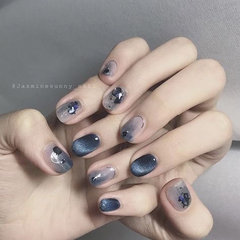 Korean Abstract Nails, Nails Cateye Design, Cateye Nailart Korean, Nail Art Cat Eye Designs, Nailart Cateye, Cateyes Nails Design, Cateye Nailart, Nail Minimal, Cateyes Nails