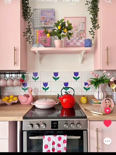 Kabinet Dapur, Dream Apartment Decor, Dopamine Decor, Apartment Aesthetic, Cute House, Apartment Decor Inspiration, Cute Home Decor, Cute Kitchen, Dream Apartment