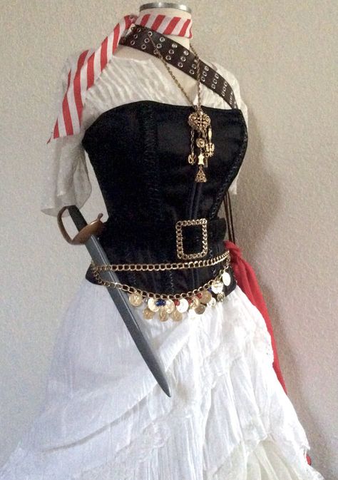 Pirate Outfit Women, Armor Dress, Pirate Cosplay, Girl Pirates, Ren Faire Outfits, Pirate Halloween Costumes, Pirate Outfit, Pirate Halloween, Trendy Halloween Costumes