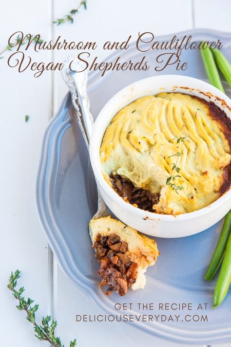 Vegetarian Shepherds Pie, Cauliflower Vegan, Keto Casserole Recipes, Vegan Shepherds Pie, Shepherds Pie Recipe, Food Vegetarian, Meatless Monday Recipes, Keto Casserole, Low Carb Vegetarian