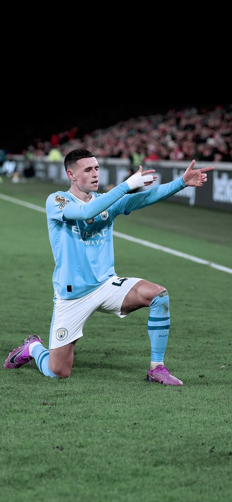 Phil Foden Man City Team, Manchester City Wallpaper, Ronaldo Pictures, Phil Foden, Football Players Images, Female Soccer Players, Good Soccer Players, Soccer Outfits, Manchester United Football Club