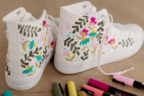 Floral painted converse shoes! – oh yay studio – Color + Painting + Making + Everyday celebrating Customised Converse Diy Painted Shoes, Posca Drawing Ideas, Drawing On Shoes, Posca Drawing, Shoe Painting Ideas, Painted Converse, Boots Diy, Painted Shoes Diy, Shoe Painting