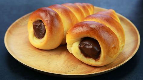 Simple Sweet Bread, Bbq Pork Buns Recipe, Simple Sweet Bread Recipe, Sweet Bread Recipe, Japanese Pastries, Japanese Chocolate, Japanese Bread, Chocolate Custard, Pork Buns