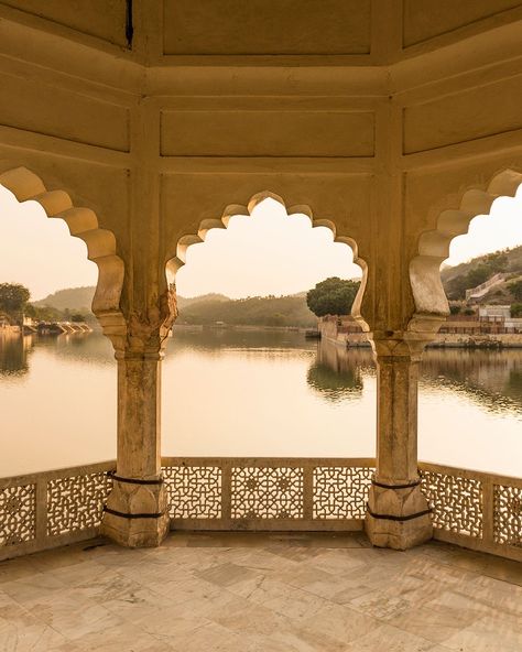 Fort Images, Amer Fort Jaipur, Jaipur Travel, Amer Fort, Scarves For Men, Elegant Lifestyle, India Architecture, Indian Architecture, Indian Aesthetic