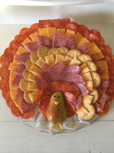 Kitchen Dinner Ideas, Party Dinner Recipes, Easy Thanksgiving Appetizers, Party Dinner Ideas, Thanksgiving Veggies, Thanksgiving Food Crafts, Easy Thanksgiving Table Decor, Thanksgiving Fruit, Turkey Table