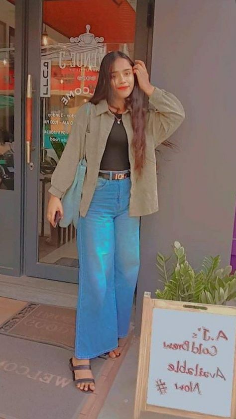 Baggy jeans outfit Baggie Jeans Outfit For Women, Baggie Jeans Outfit Women, Coffee Date With Best Friend, Date With Best Friend, Baggie Jeans Outfit, Baggie Jeans, Plazo Pants, With Best Friend, Baggy Jeans Outfit