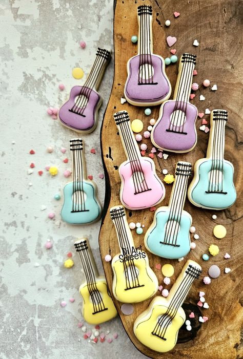 Microphone Cookies Decorated, Guitar Cookies Decorated, Guitar Cookies, Birthday 10, Pink Guitar, Funny Guitar, Worship Team, Cookie Connection, Team Party