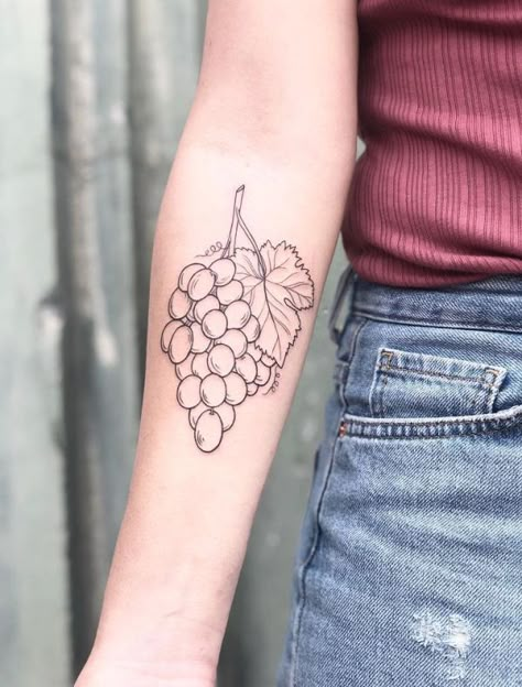 Grapes Tattoo Design, Grape Tattoo Minimalist, Grapevine Tattoo, Grape Tattoo, Watermelon Tattoo, Wine Tattoo, Interesting Tattoos, Eyeball Tattoo, Strawberry Tattoo