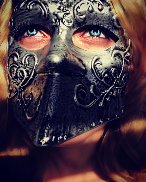 Iron mask Aelin Cosplay, Throne Of Glass Aesthetic, Aelin Fireheart, Book Cosplay, Kingdom Of Ash, Books Characters, Queen Of Shadows, Tog Series, Sjm Books