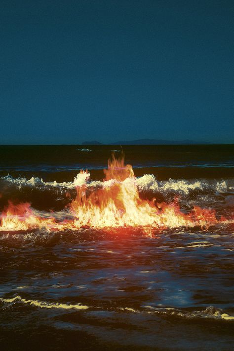 Fire and Water Fire Pics Aesthetic, Aesthetic Fire Wallpapers, Sun And Sea Aesthetic, 20s Club Aesthetic, Water And Fire Aesthetic, Heatwave Aesthetic, Arsonist Aesthetic, Stubborn Aesthetic, Rafayel Aesthetic