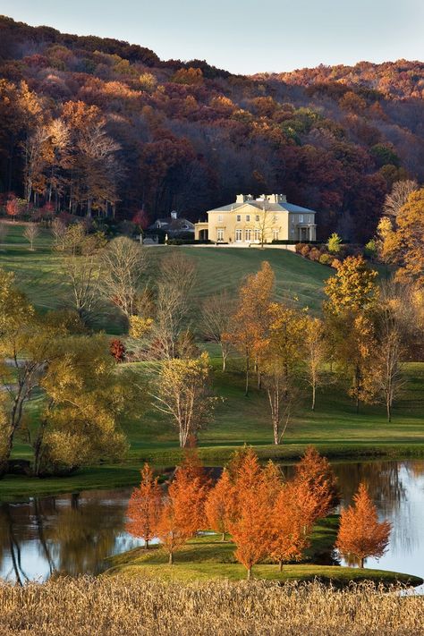 a classical stone mansion on a hill Natural Privacy Fences, Peter Pennoyer, New Classical Architecture, Historic Colours, Hudson River Valley, Top Architects, Traditional Exterior, Historic Preservation, Classical Architecture