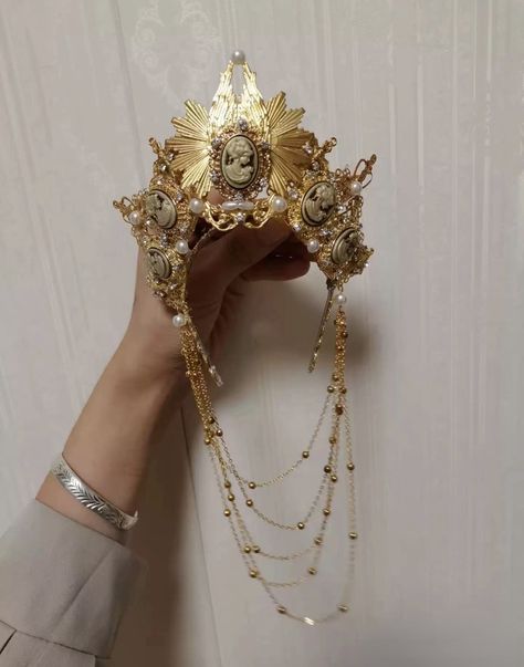 Dollmore 1/6 1/4 1/3 Uncle BJD Headwear Gorgeous Gold Crown Female Deity Statue | eBay Gold Goddess Jewelry, Cool Crowns, Feminine Armor, Gold Fantasy Dress, Gold Sun Crown, Fantasy Teardrop Gold Crown, Fantasy Gold Crown Jewelry, Dnd Fashion, Fantasy Gold Crown Headpiece